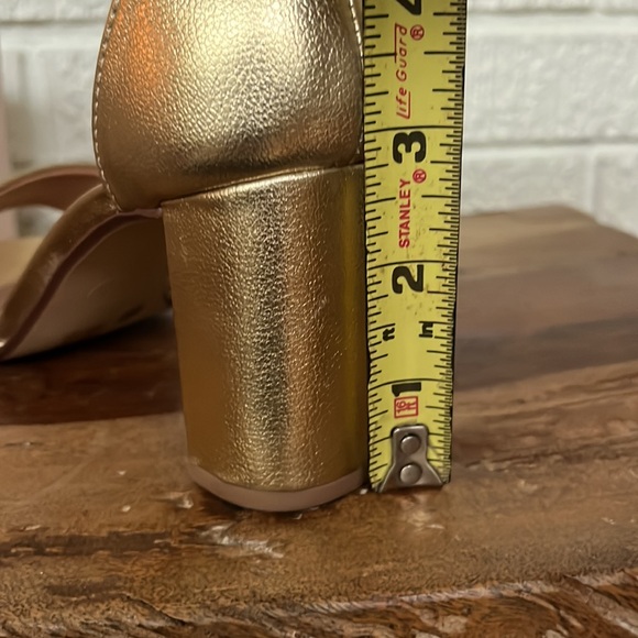 NWT Chinese Laundry Rumor Heel in Metallic Gold - Picture 13 of 13